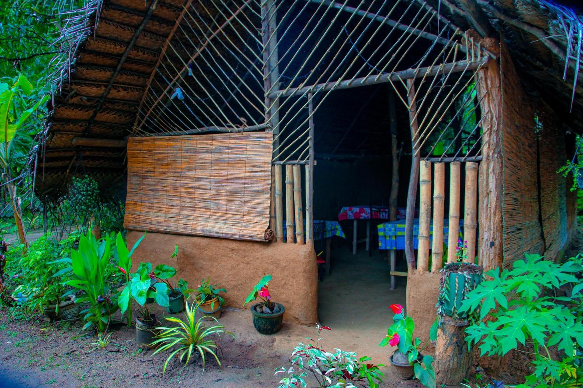 Chanaka Holiday Inn Sigiriya Exterior photo