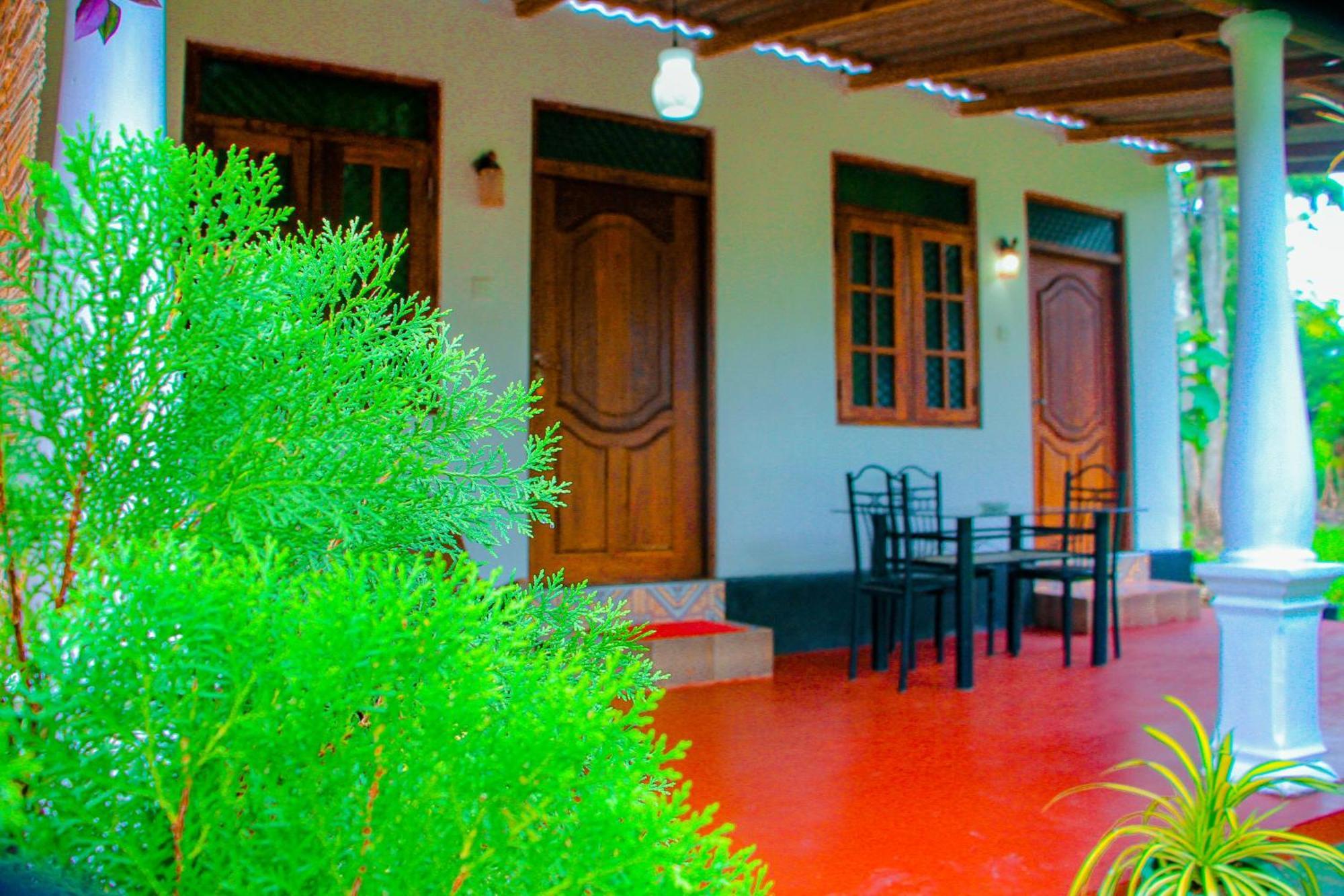 Chanaka Holiday Inn Sigiriya Exterior photo